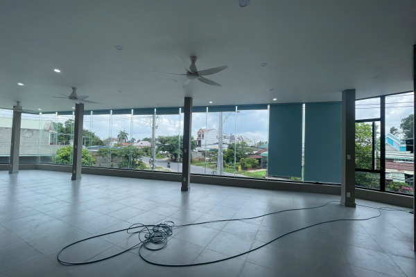 Lắp đặt màn cuốn trơn cho quán trà sữa Châu Tuyền tại Phú Mỹ Bình Dương 
